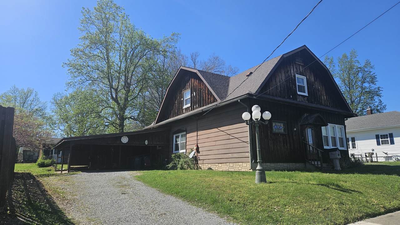 906 Barham Avenue - Photo 1