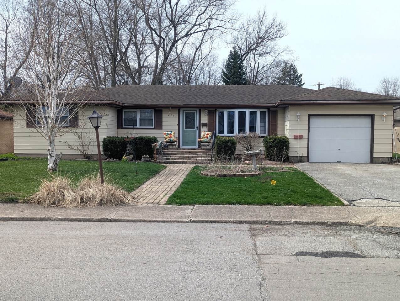 209 Hickory Lane - Photo 1
