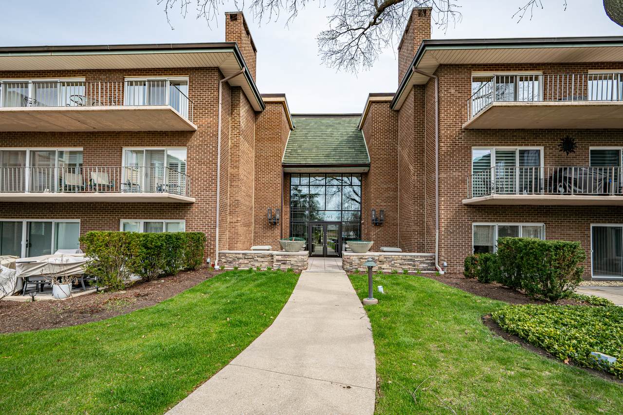 4 Oak Brook Club Drive - Photo 1