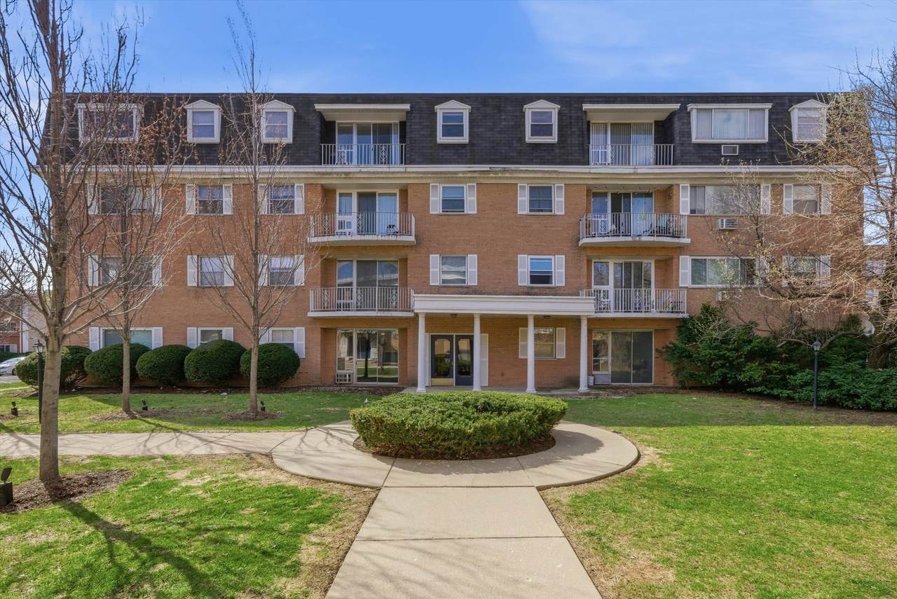 415 Wesley Avenue - Photo 1