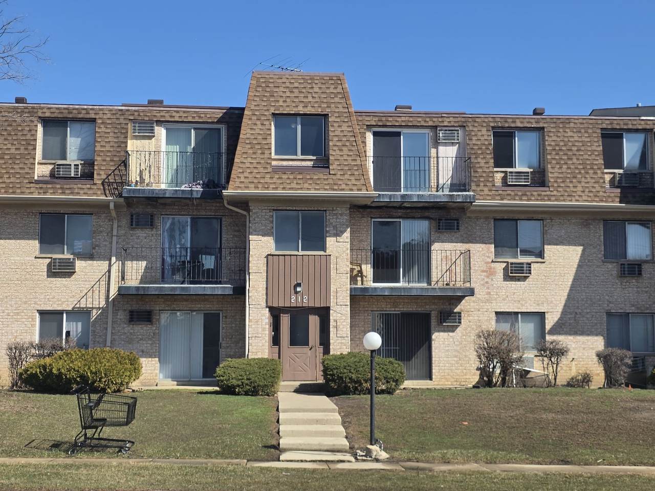 212 Shorewood Drive - Photo 1