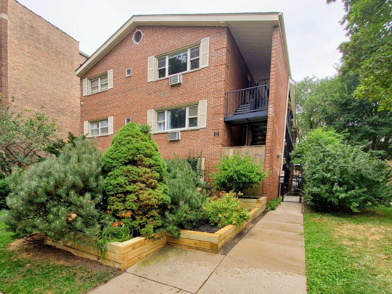 540 Hinman Avenue - Photo 1