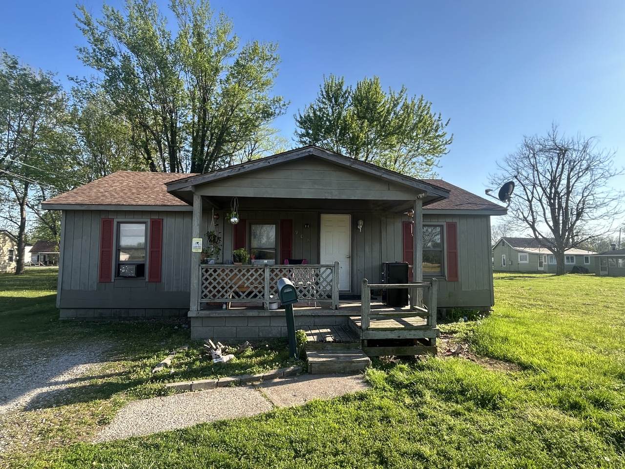 908 7th Street - Photo 1