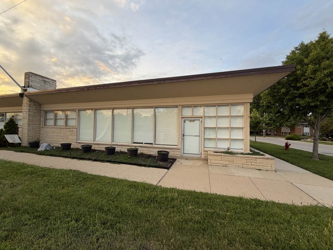 1818 Northwest Highway - Photo 1