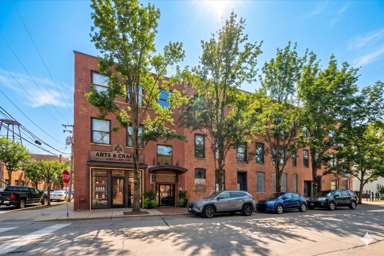 1843 Hubbard Street - Photo 1
