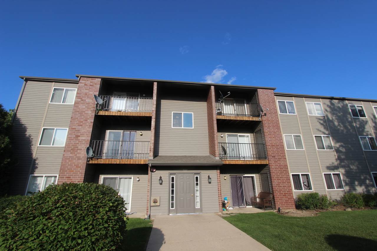 727 Elm Lane - Photo 1