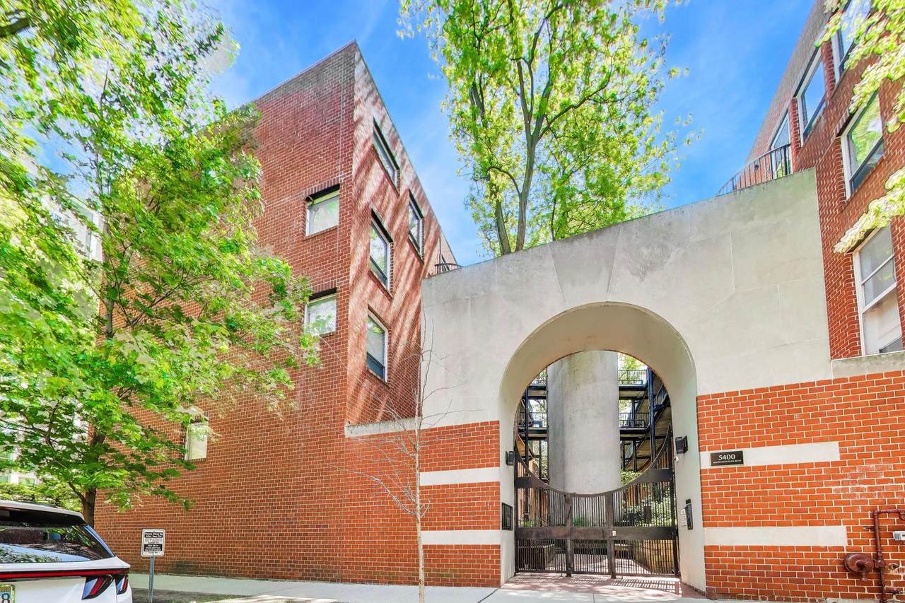 5400 Hyde Park Boulevard - Photo 1