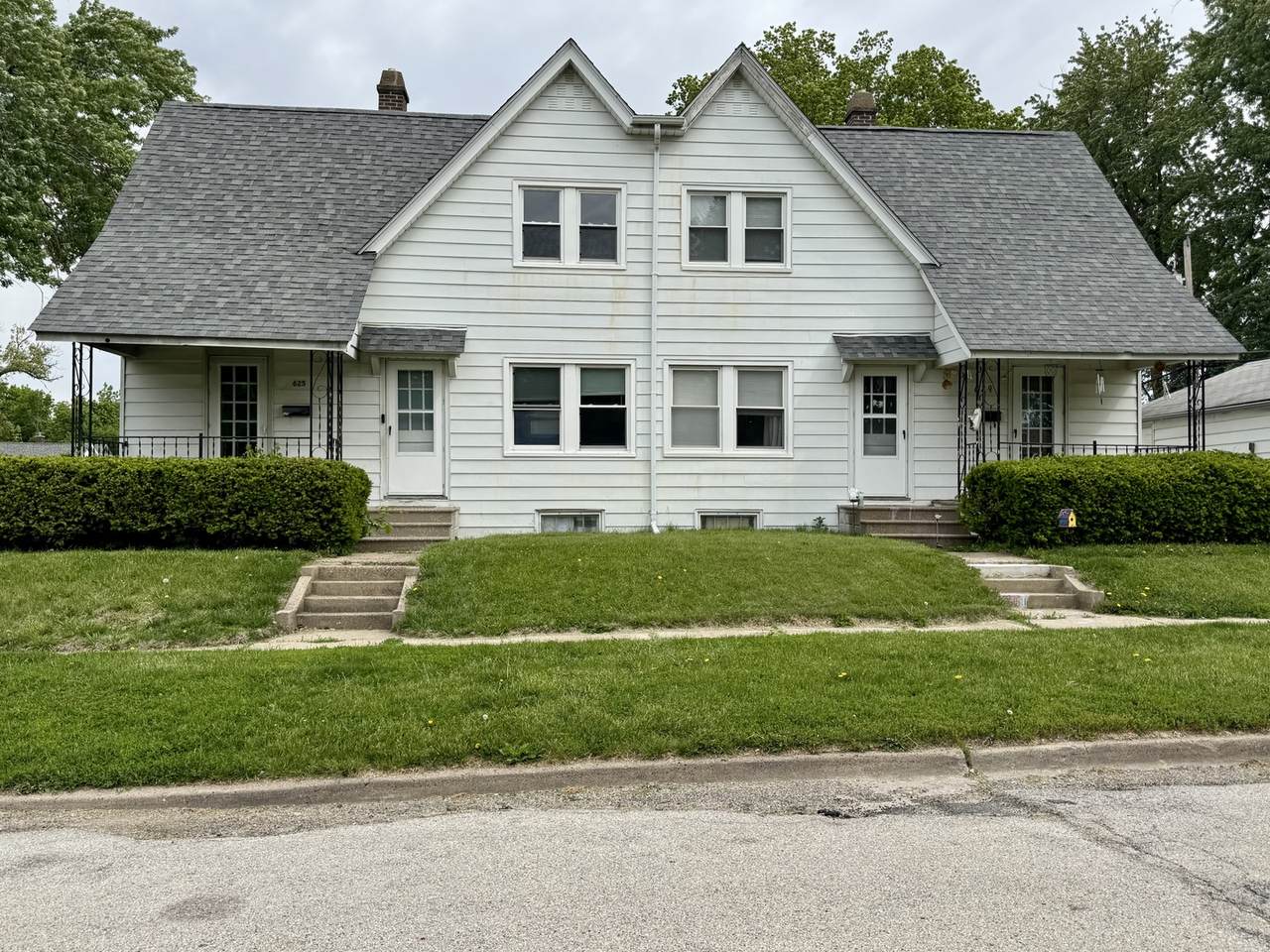 625 25th Avenue - Photo 1
