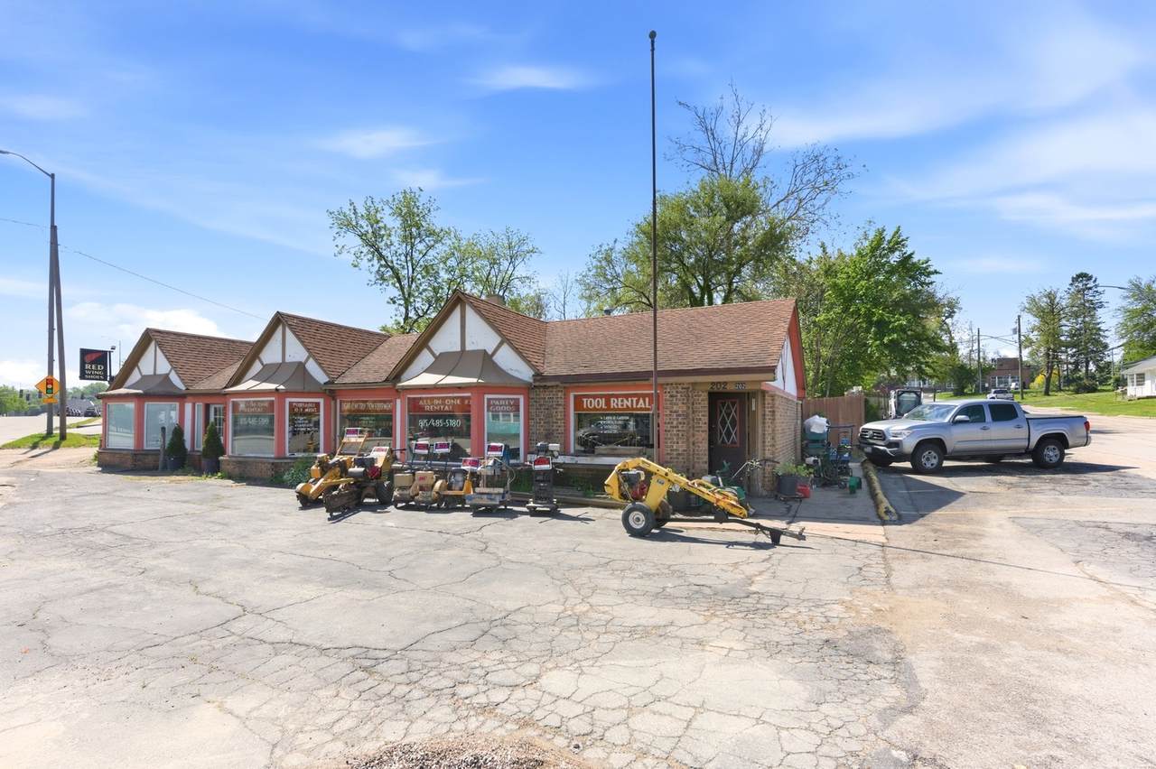 202 Maple Street - Photo 1
