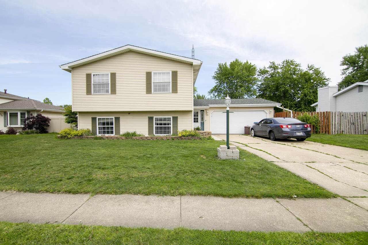 260 Karen Drive - Photo 1