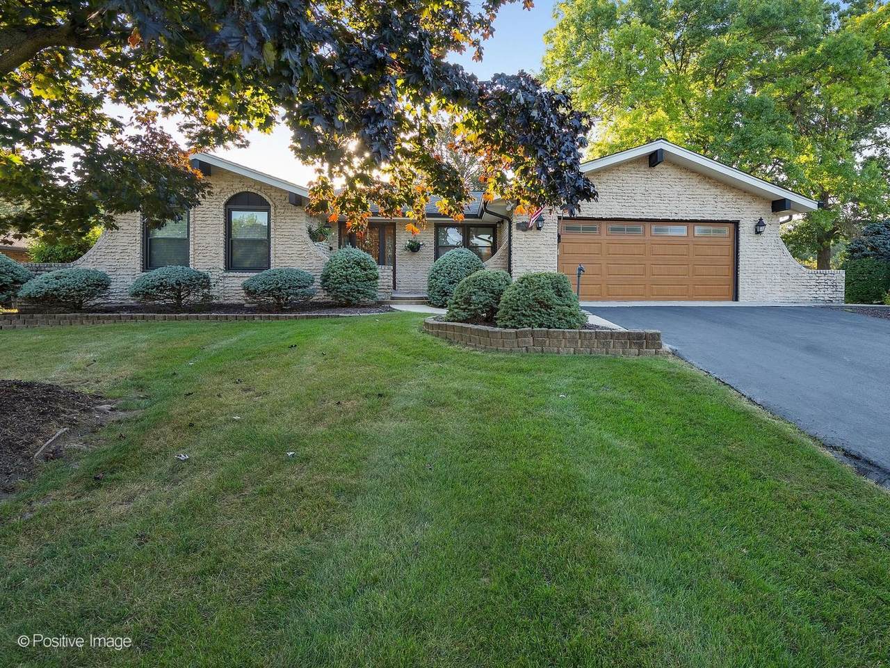 10s240 Hampshire Lane - Photo 1