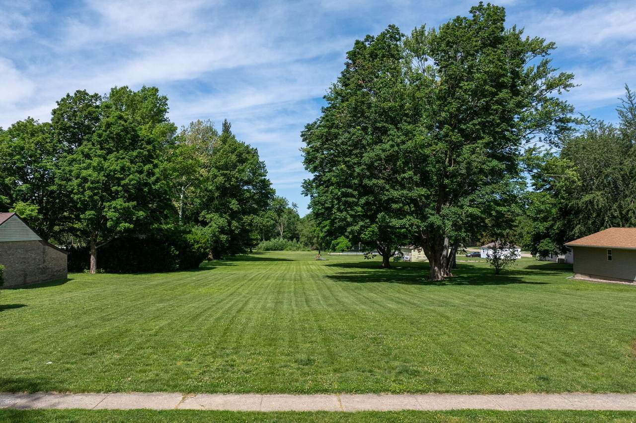533 Stewart Street - Photo 1