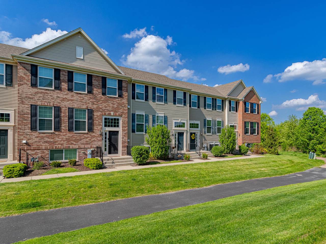 1609 Deer Pointe Drive - Photo 1