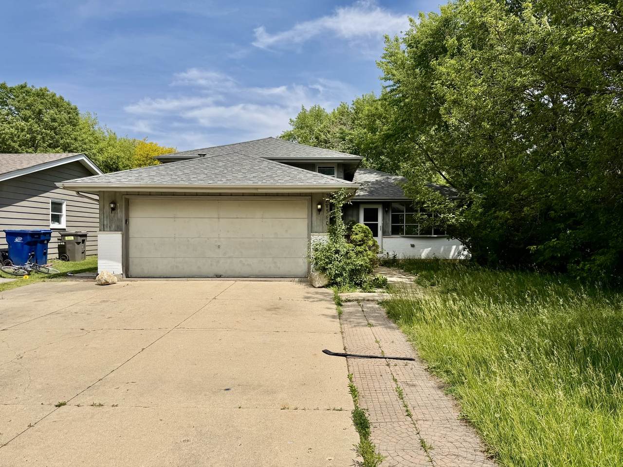 28W560 Bolles Avenue - Photo 1