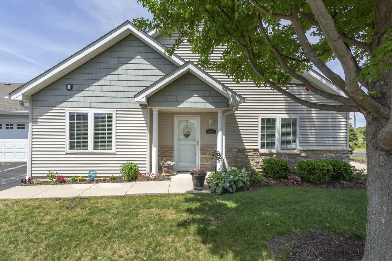 2035 Somerset Lane - Photo 1