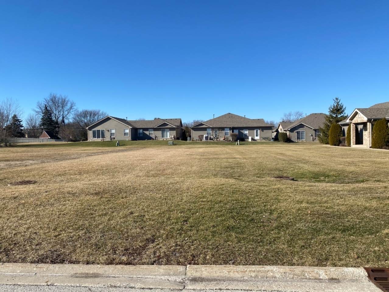 916 Lange Avenue - Photo 1