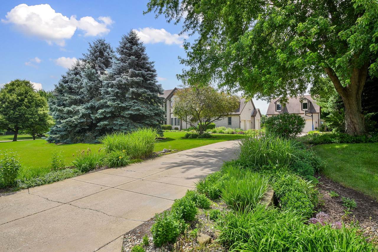 41W165 Dillonfield Drive - Photo 1