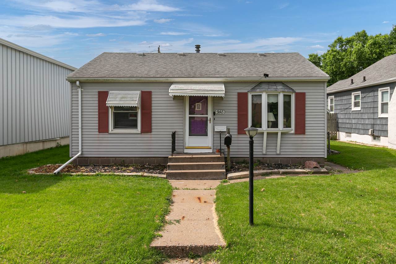 948 42nd Avenue - Photo 1