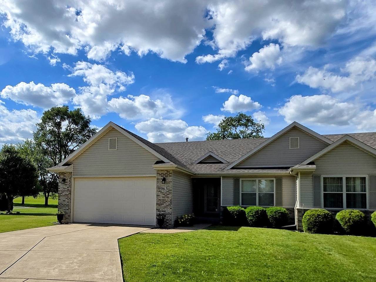963 Brown Drive - Photo 1