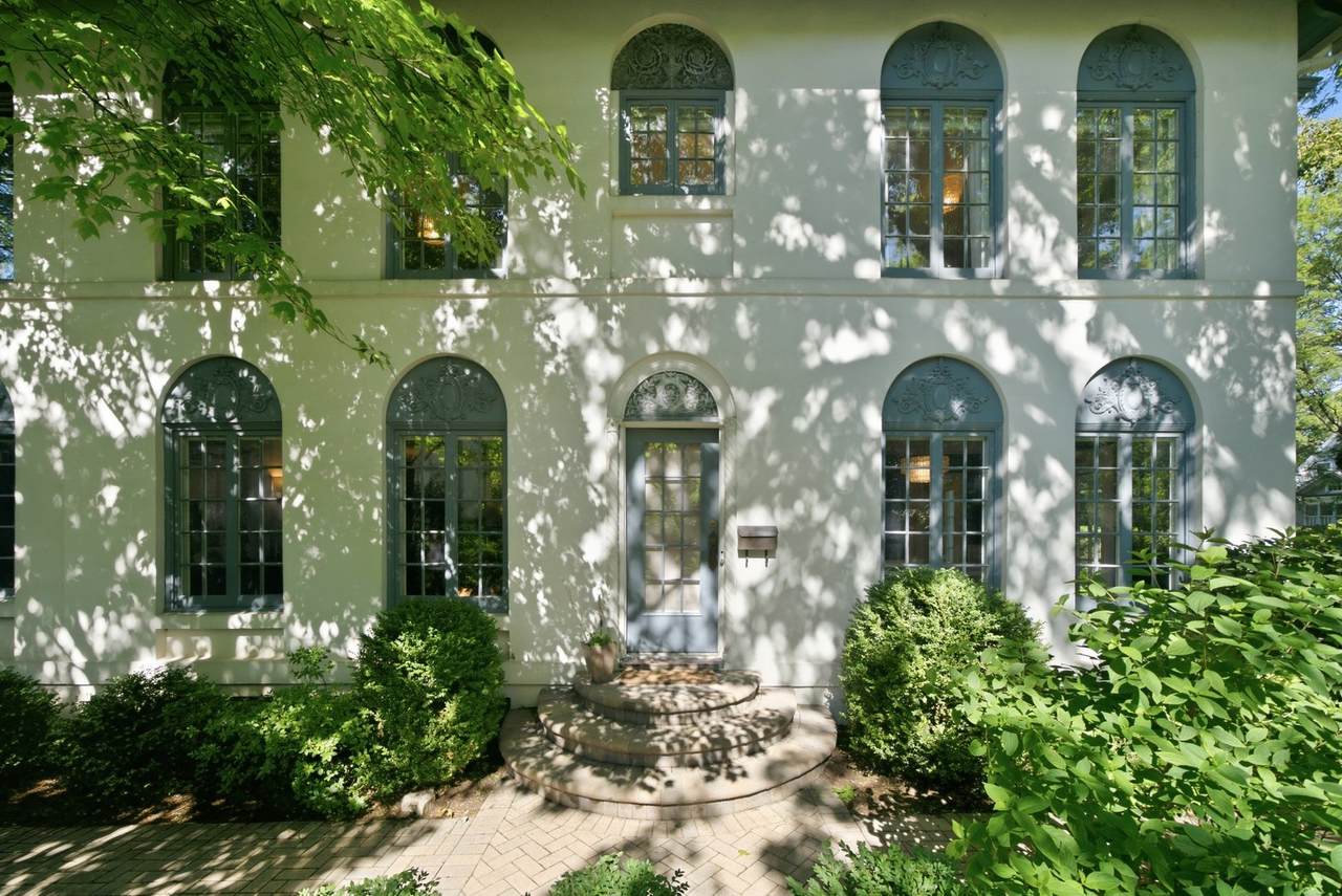 376 Woodlawn Avenue - Photo 1