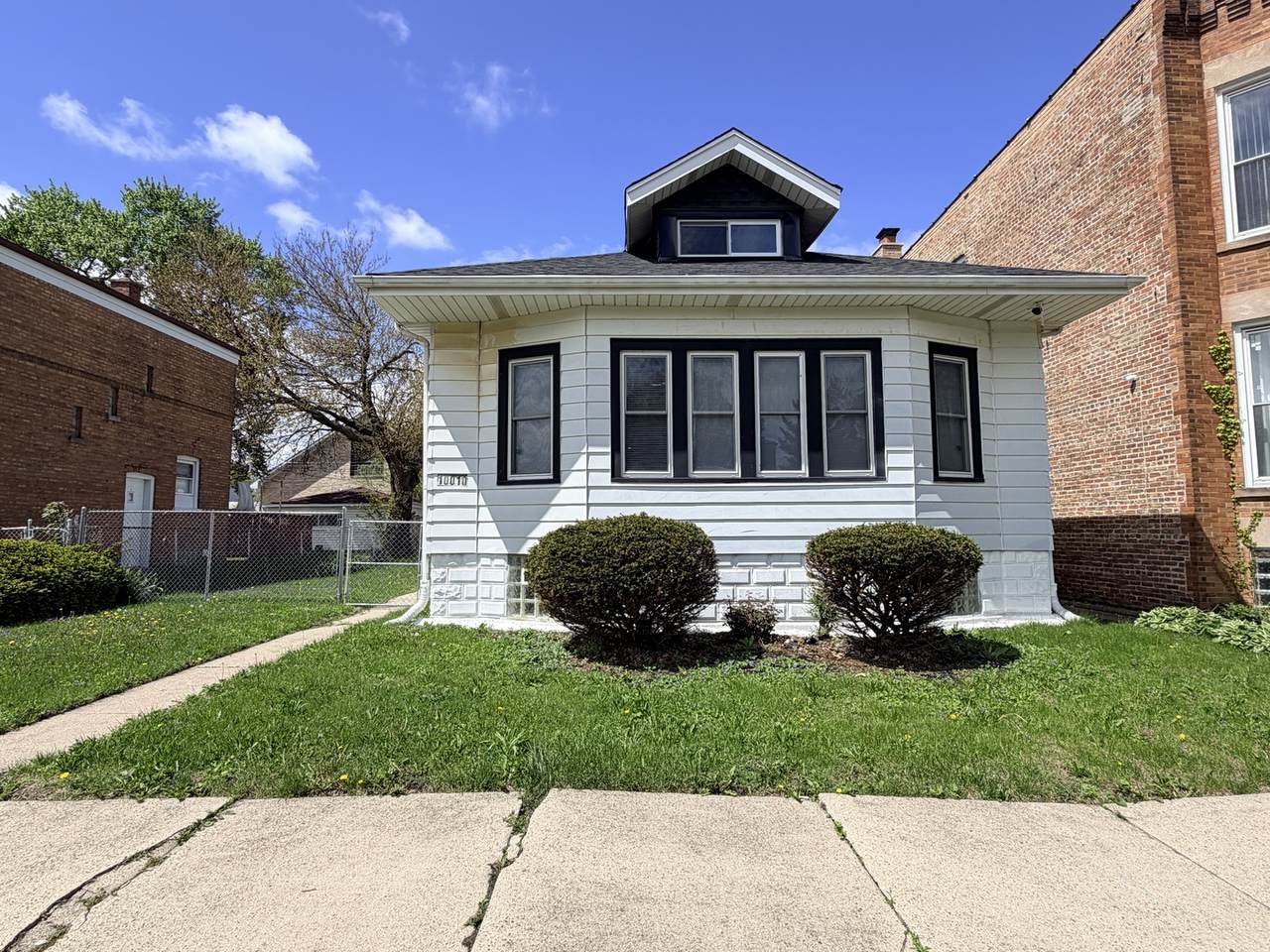 10010 Emerald Avenue - Photo 1
