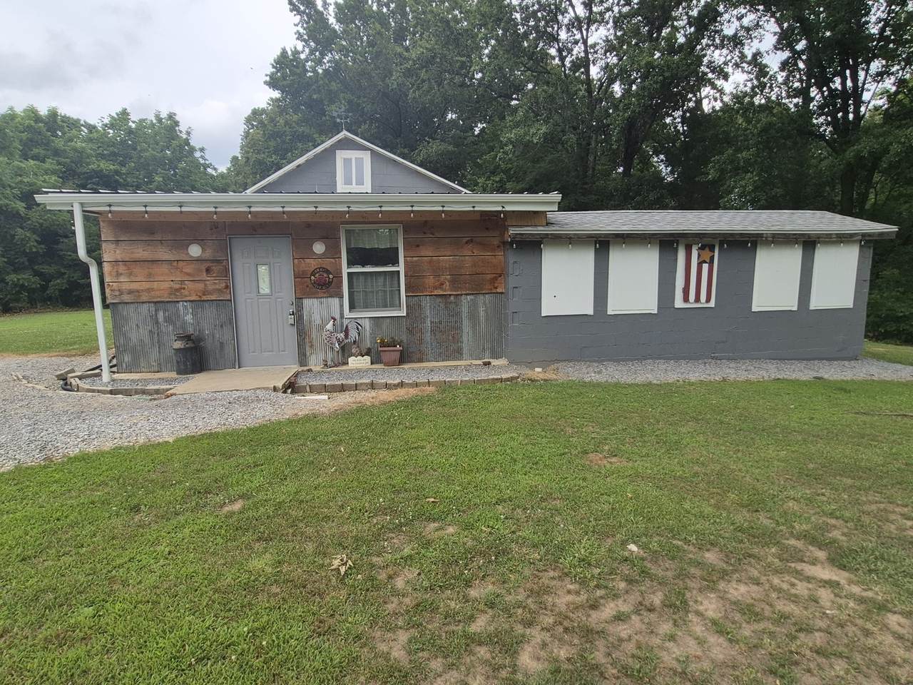 250 Lakeview Road - Photo 1