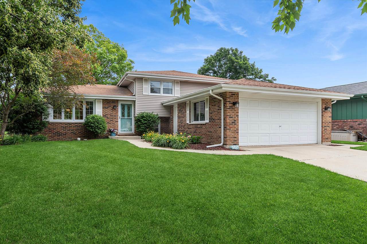 17025 Creekside Avenue - Photo 1