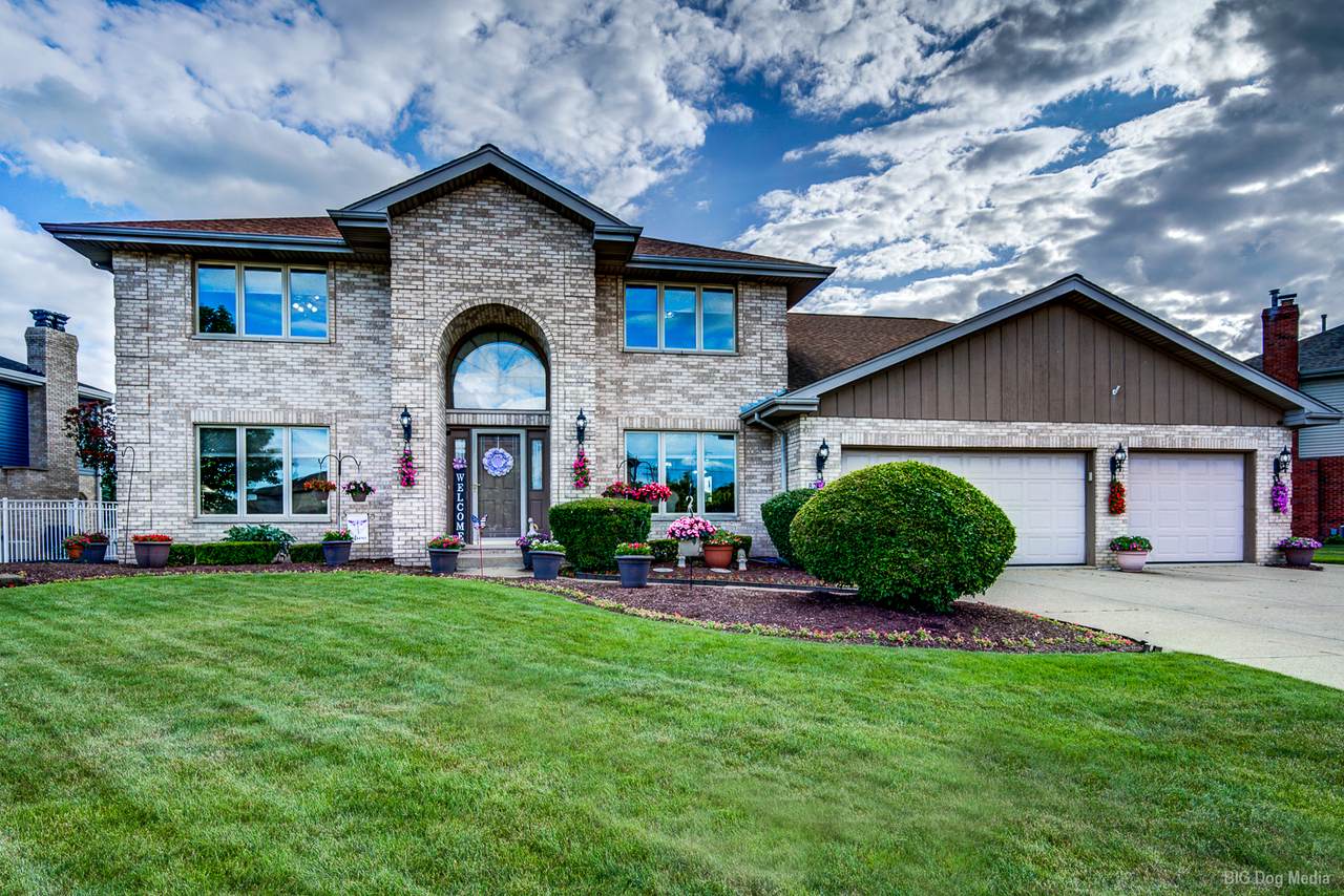 8707 Timbers Pointe Drive - Photo 1