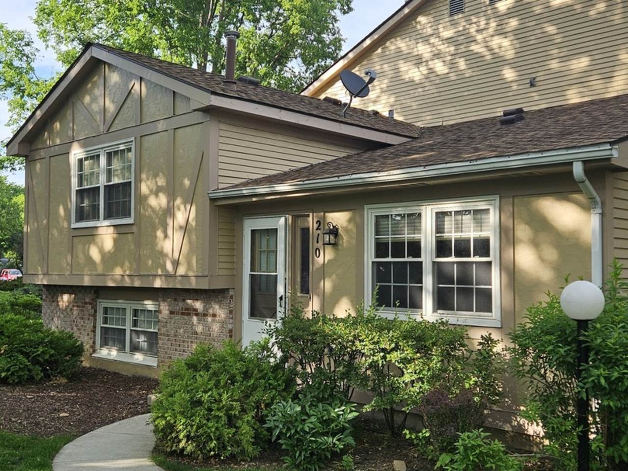 210 Redwood Court - Photo 1