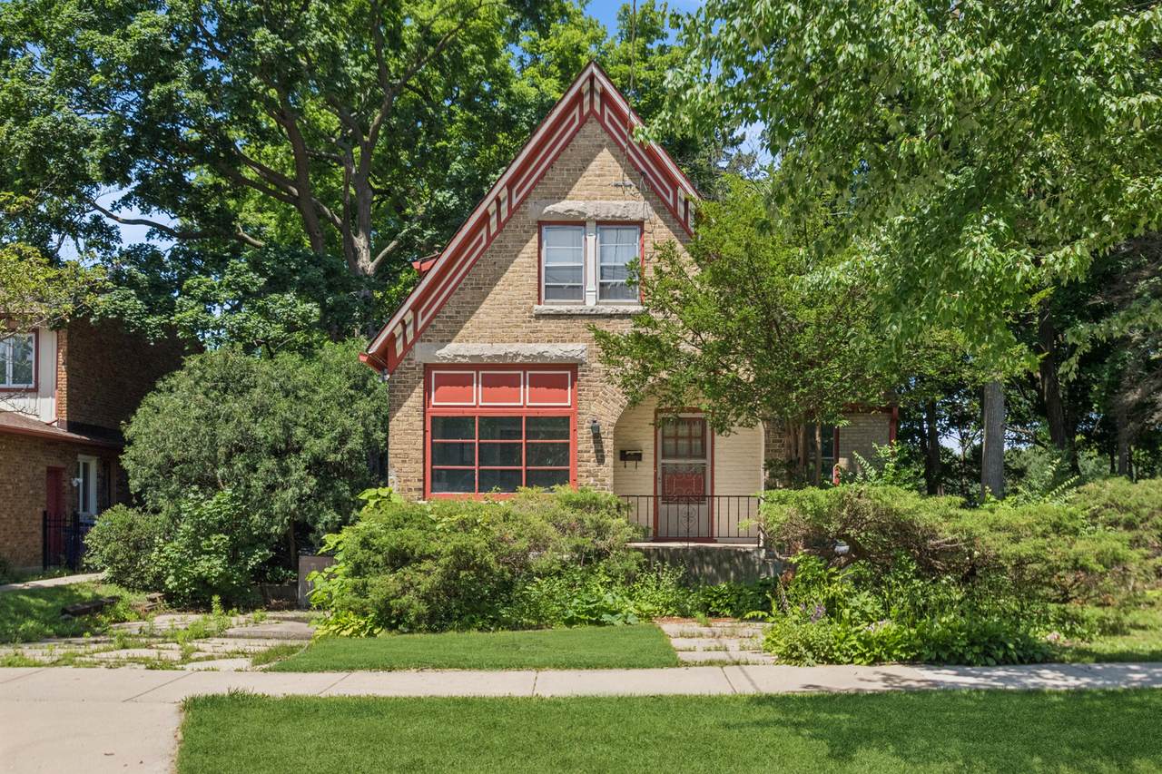 1060 Deerfield Road - Photo 1