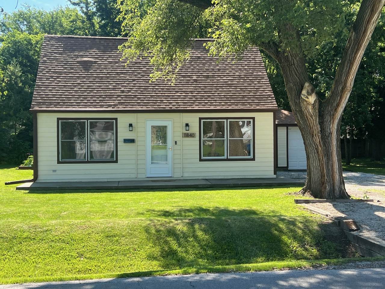 11840 Hamlin Avenue - Photo 1