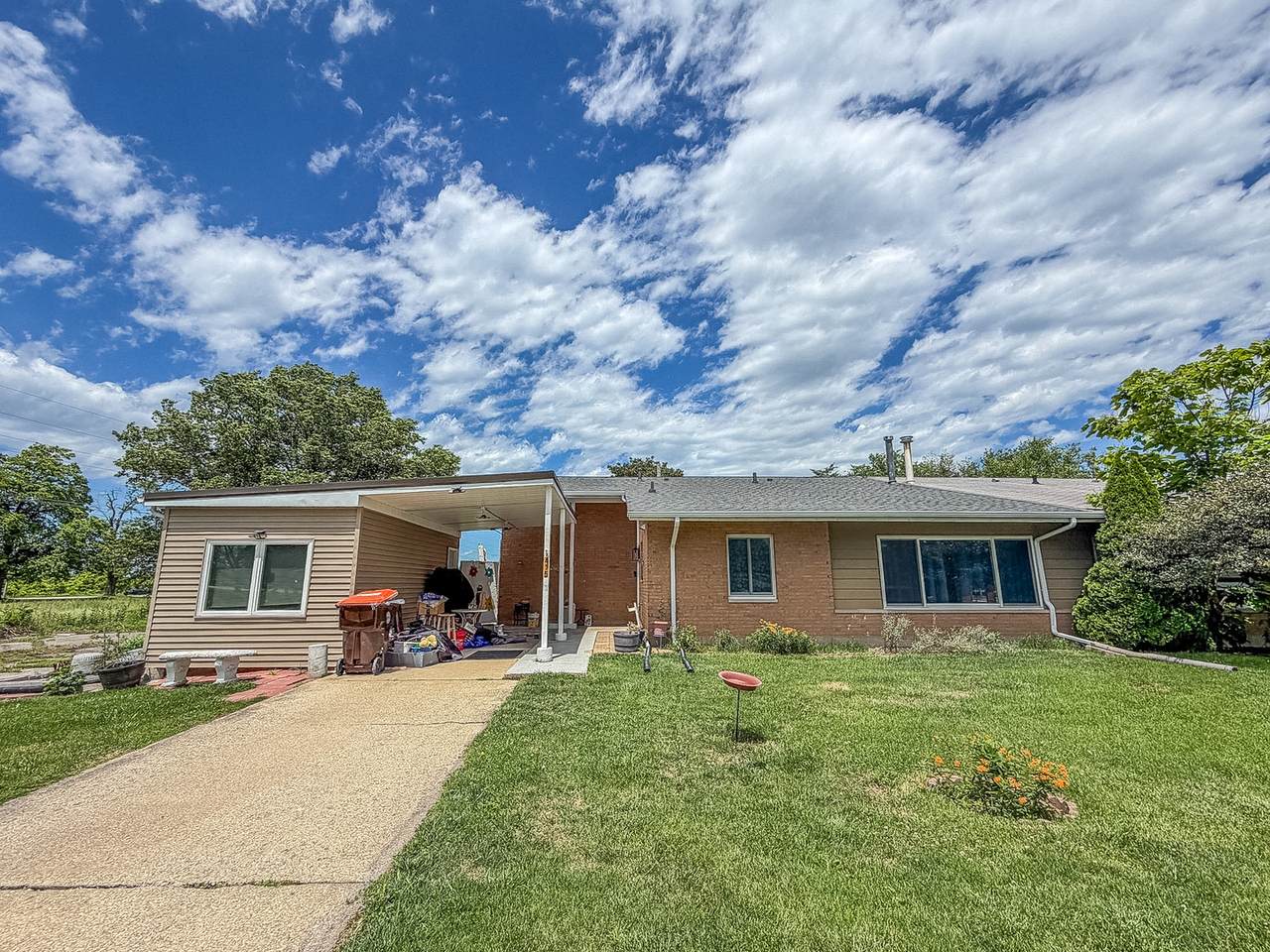 415 Frost Avenue - Photo 1