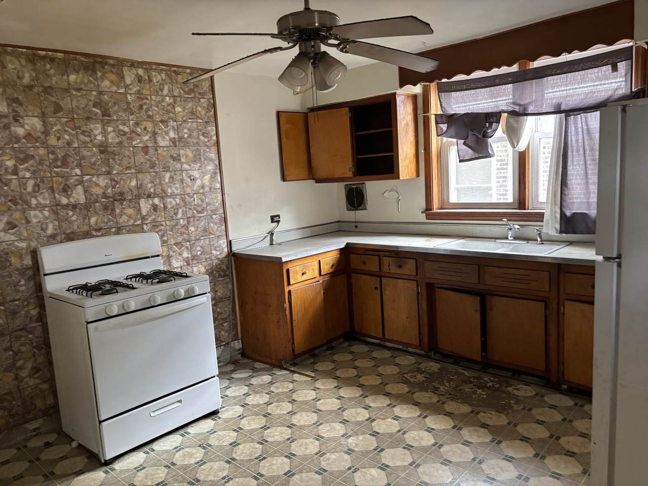 9114 Ellis Avenue - Photo 1