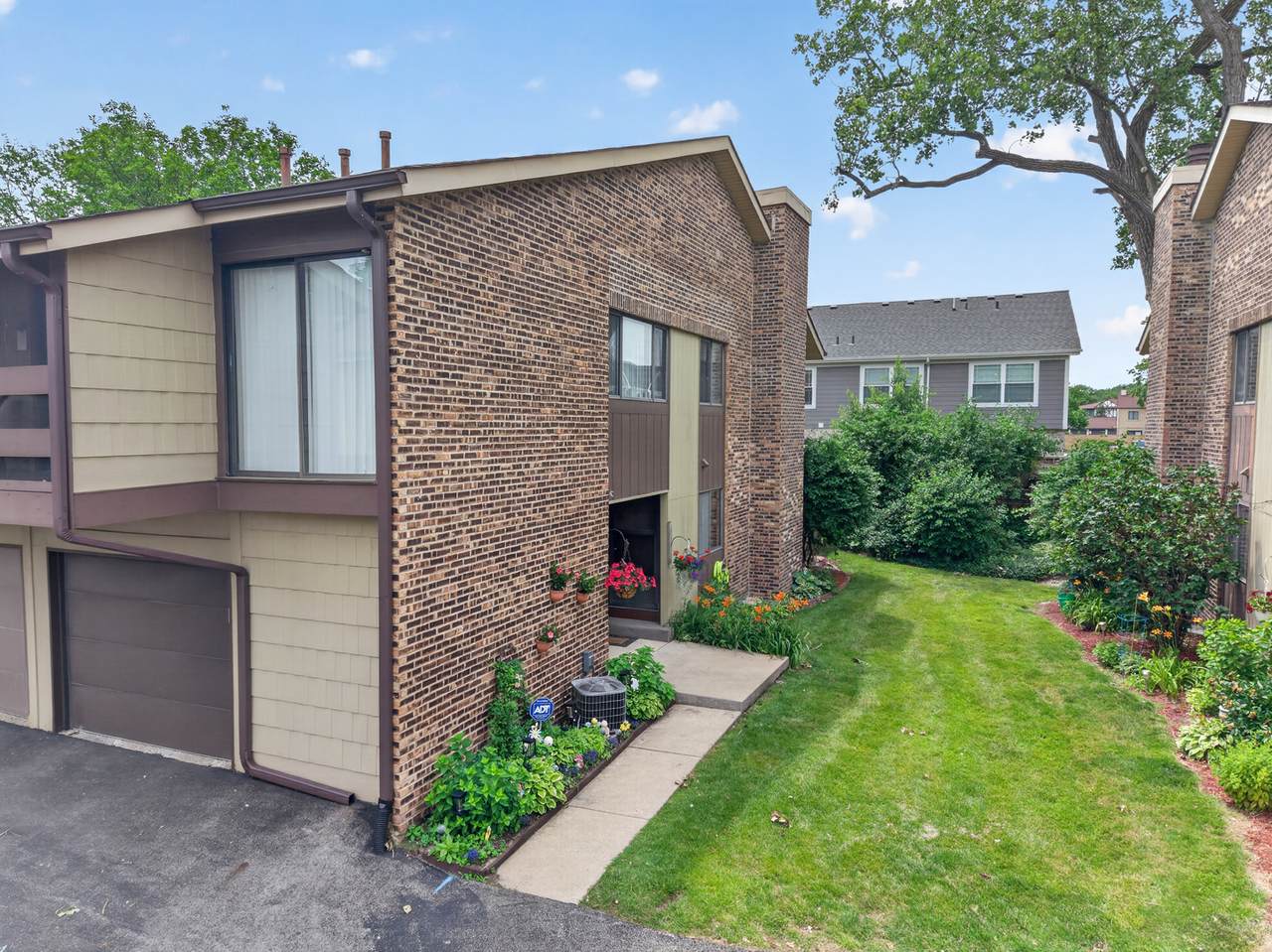 1 Boulder Court - Photo 1