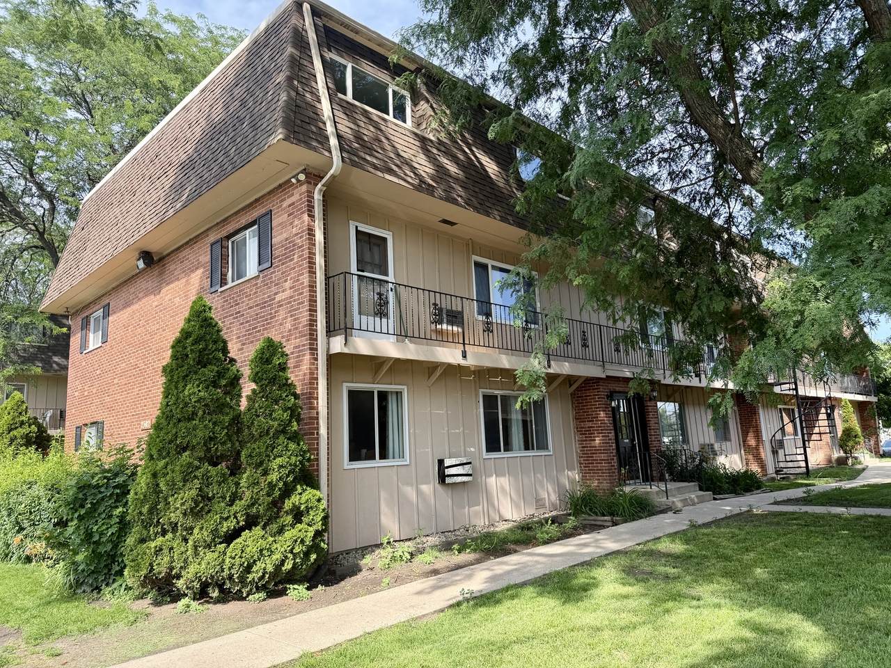 2302 Algonquin Road - Photo 1