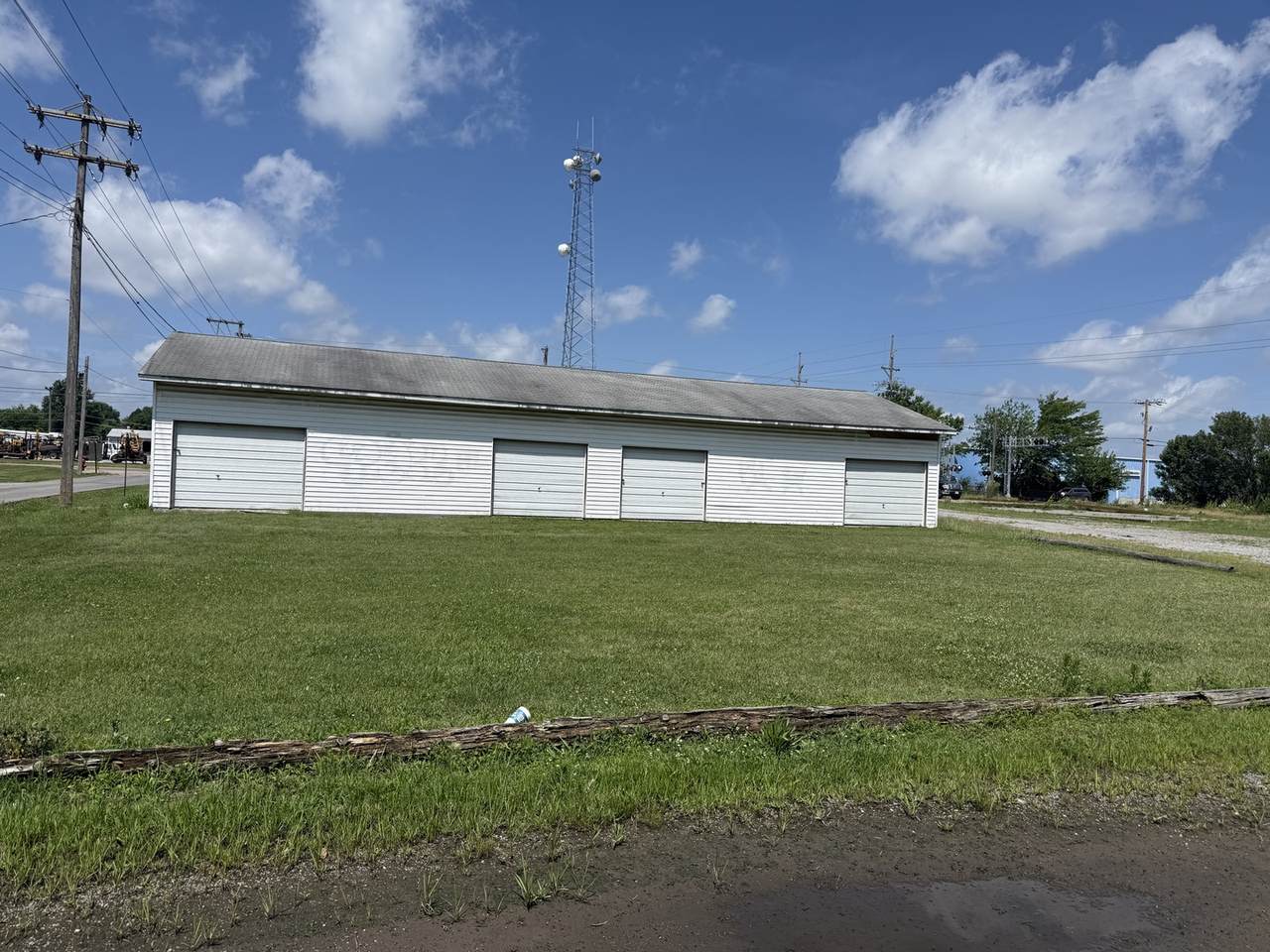 305 Carbon Street - Photo 1