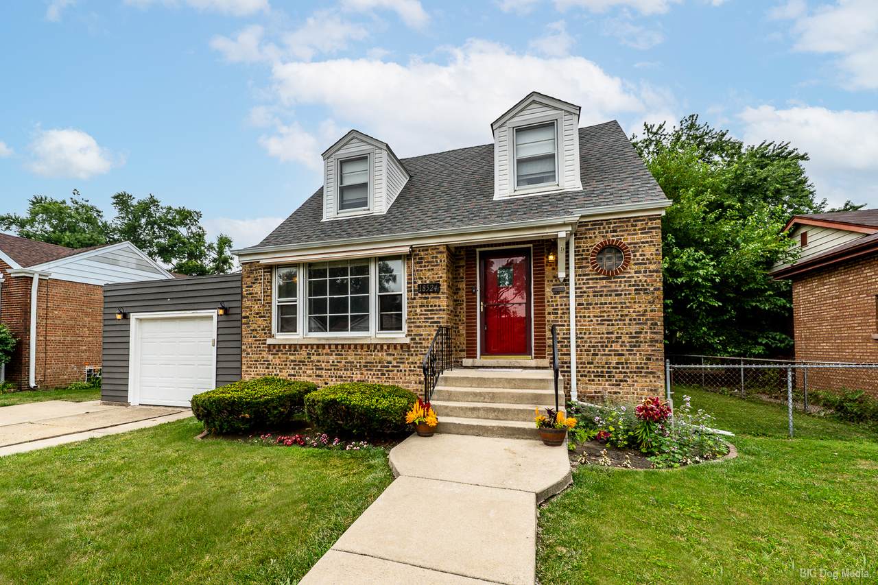 18524 Gladville Avenue - Photo 1