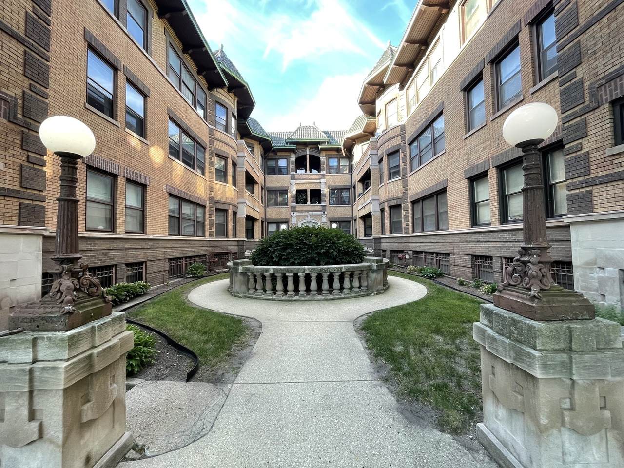 945 Hyde Park Boulevard - Photo 1