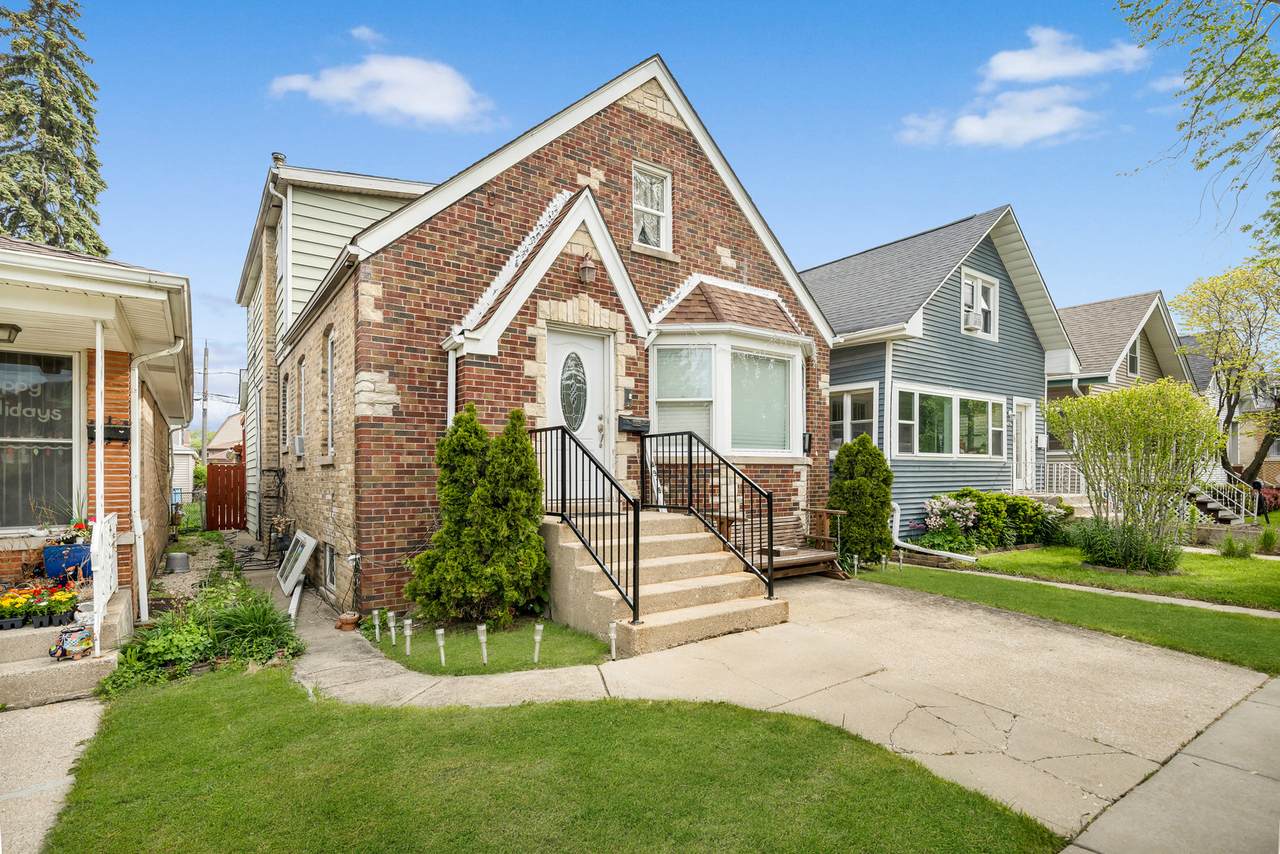 4918 Winnemac Avenue - Photo 1