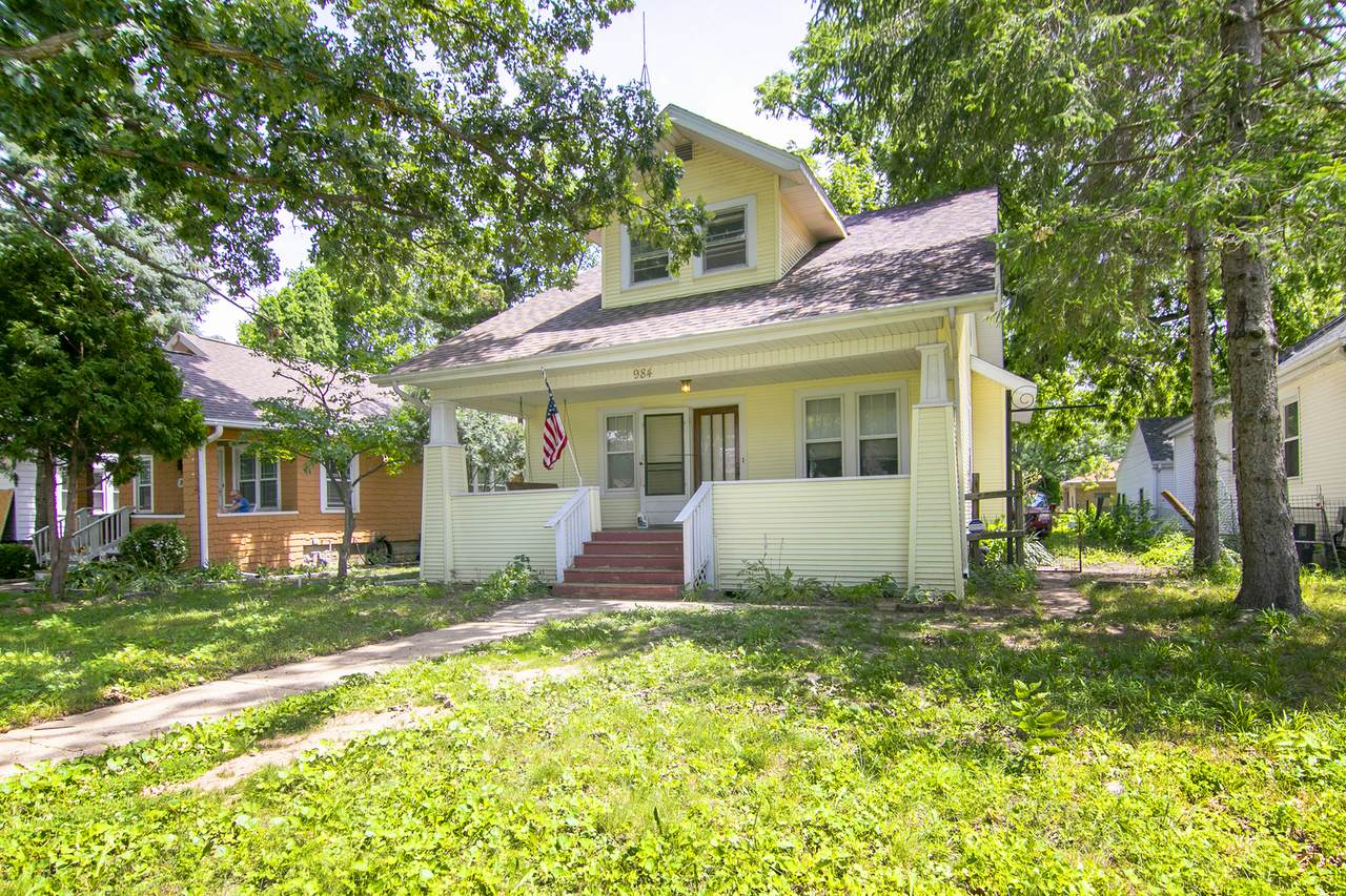 984 Poplar Avenue - Photo 1