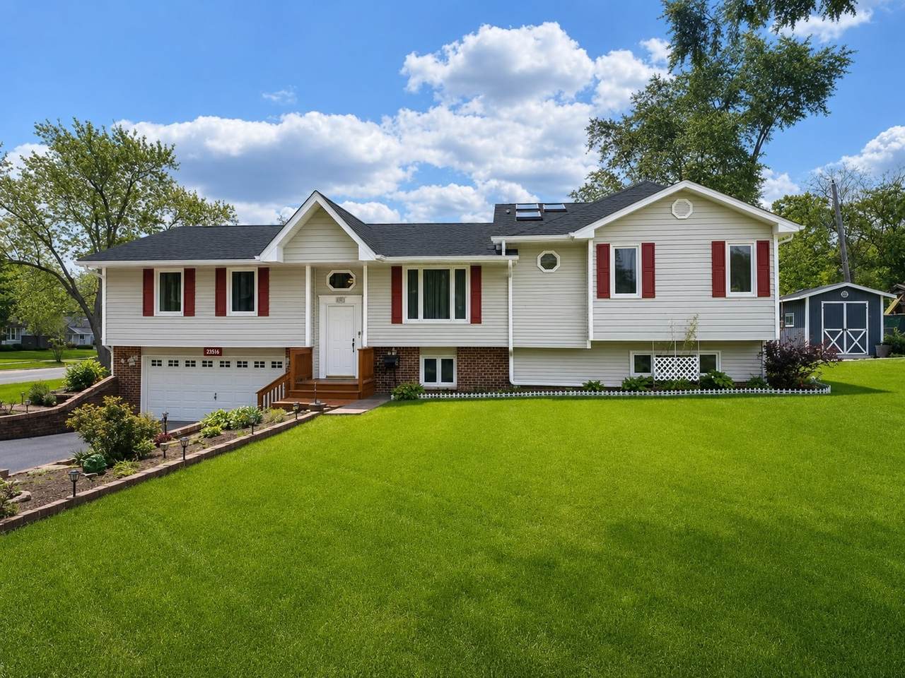 110 Oakwood Lane - Photo 1