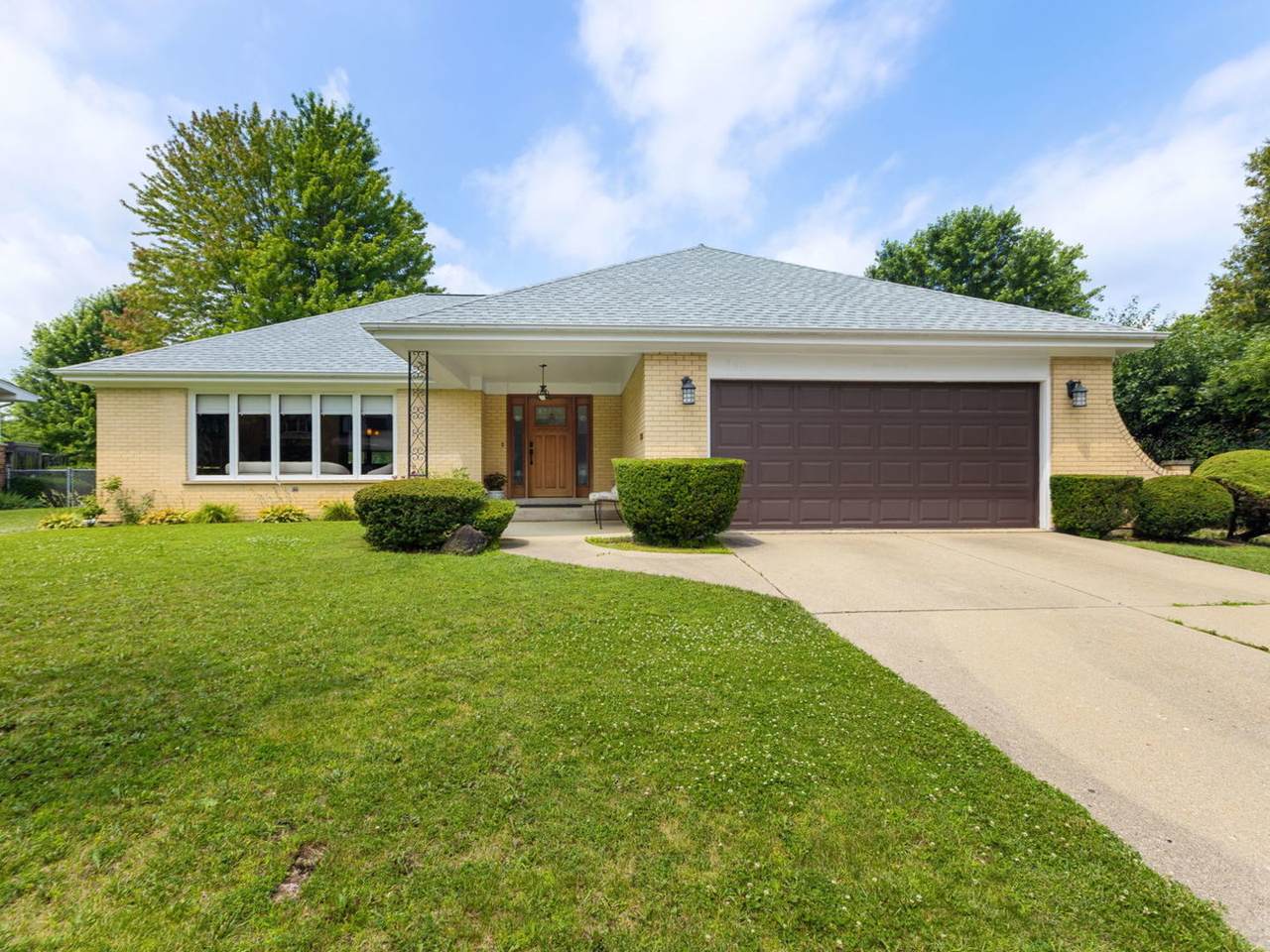 730 Castlewood Lane - Photo 1