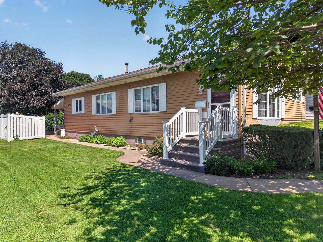 212 Sherman Street - Photo 1