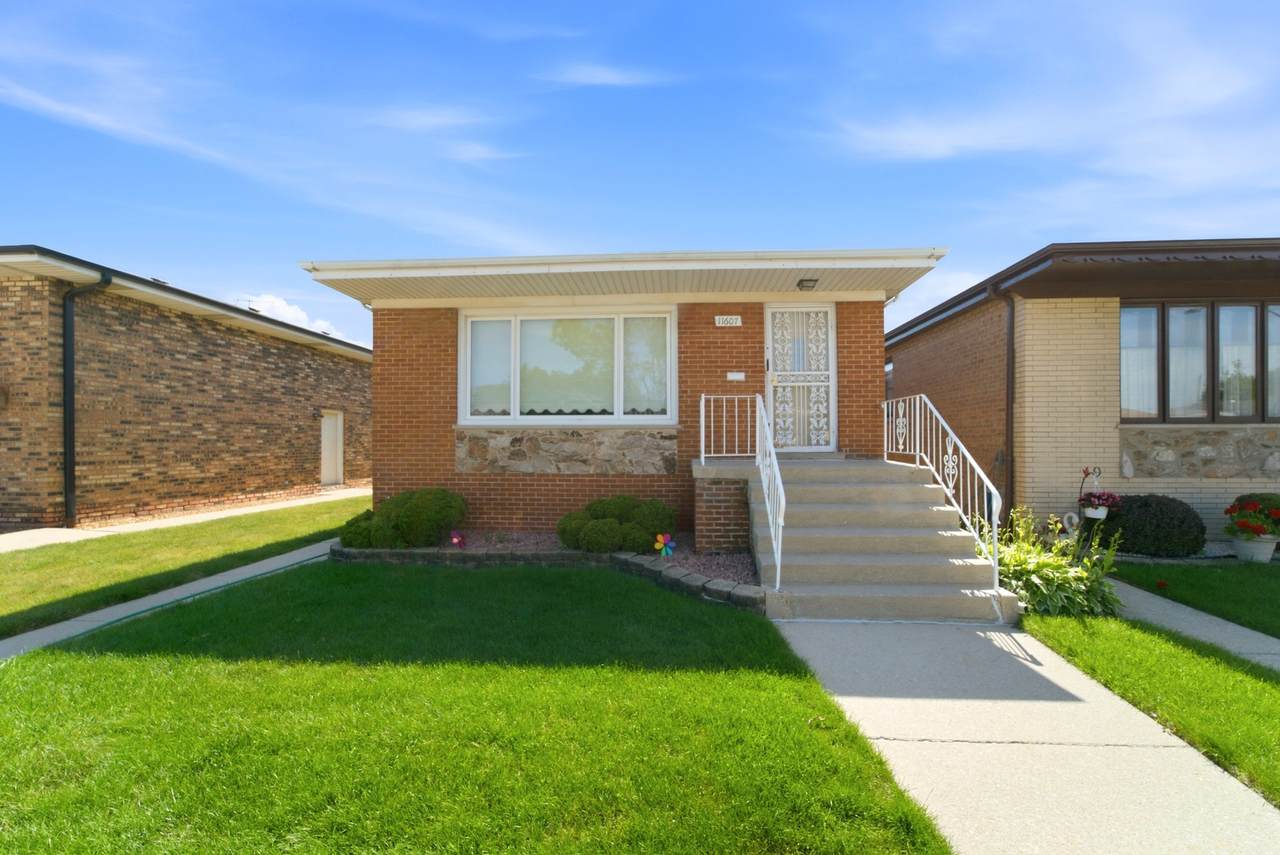 11607 Avenue J - Photo 1