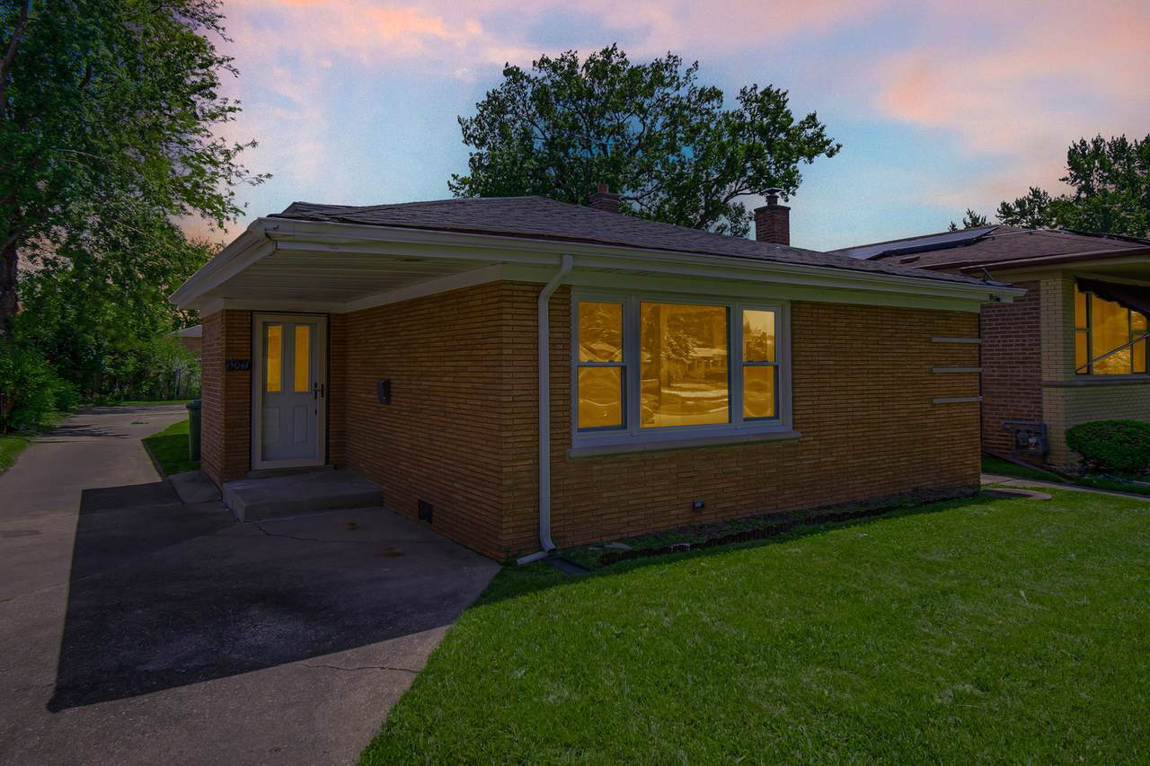 15041 Irving Avenue - Photo 1