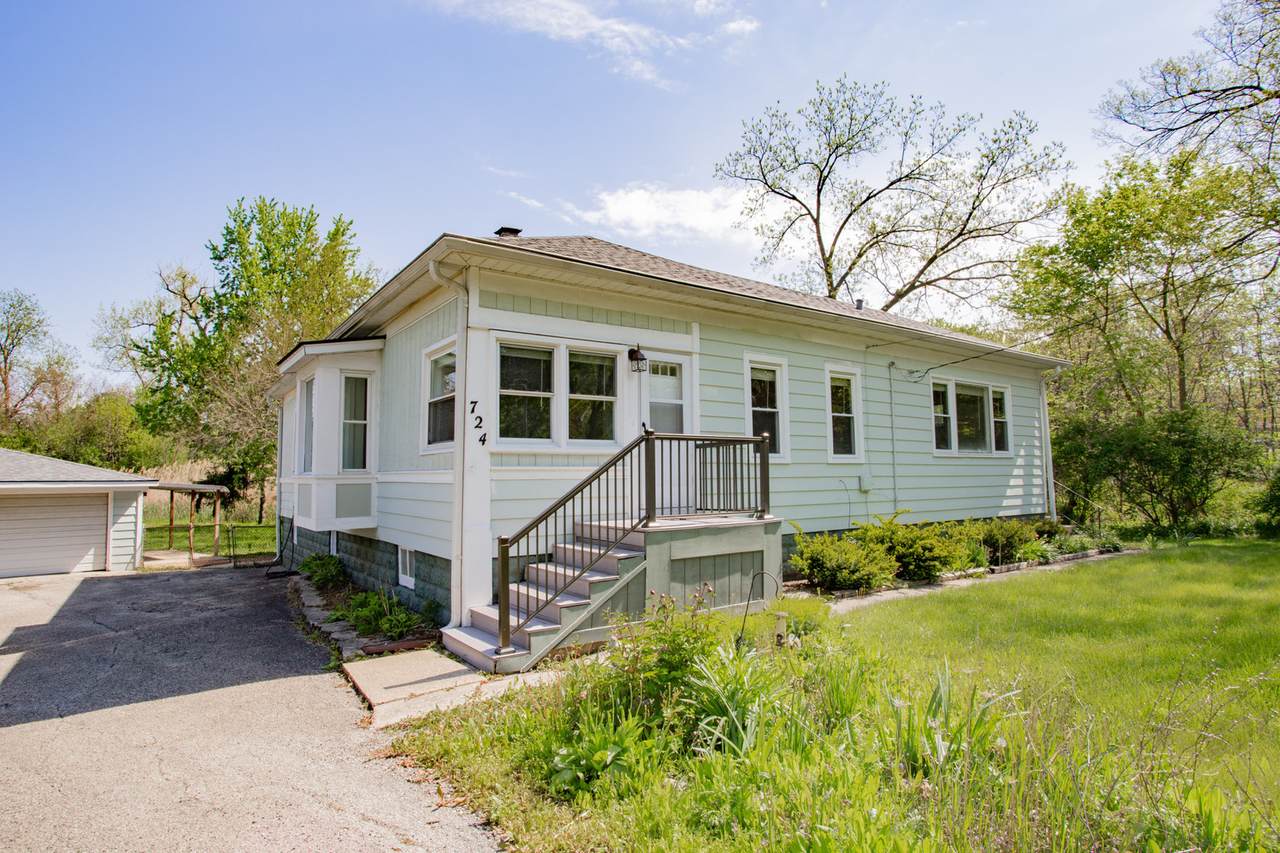22W724 Saint Charles Road - Photo 1