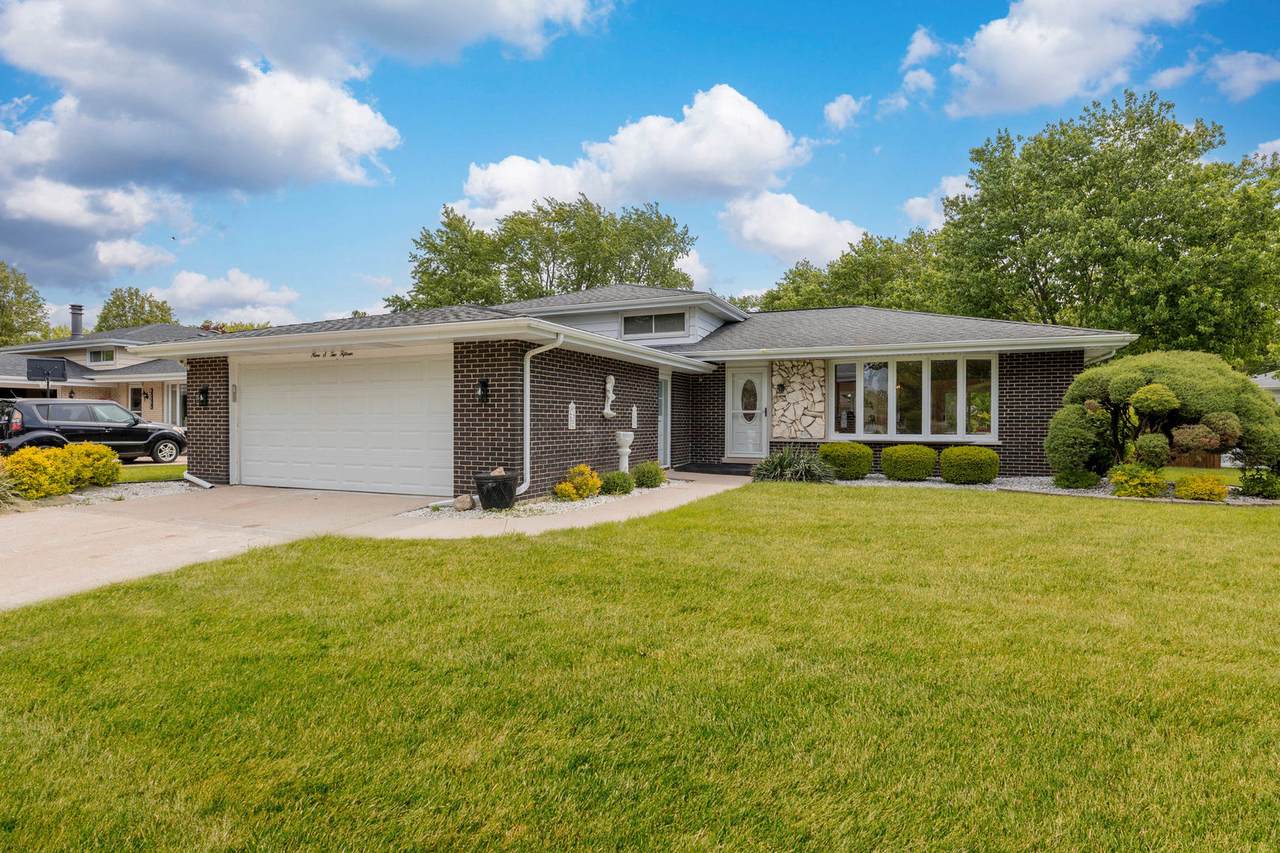 9S215 Florence Avenue - Photo 1