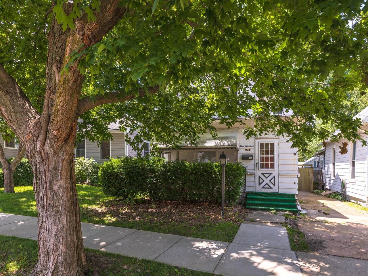 918 Oak Street - Photo 1