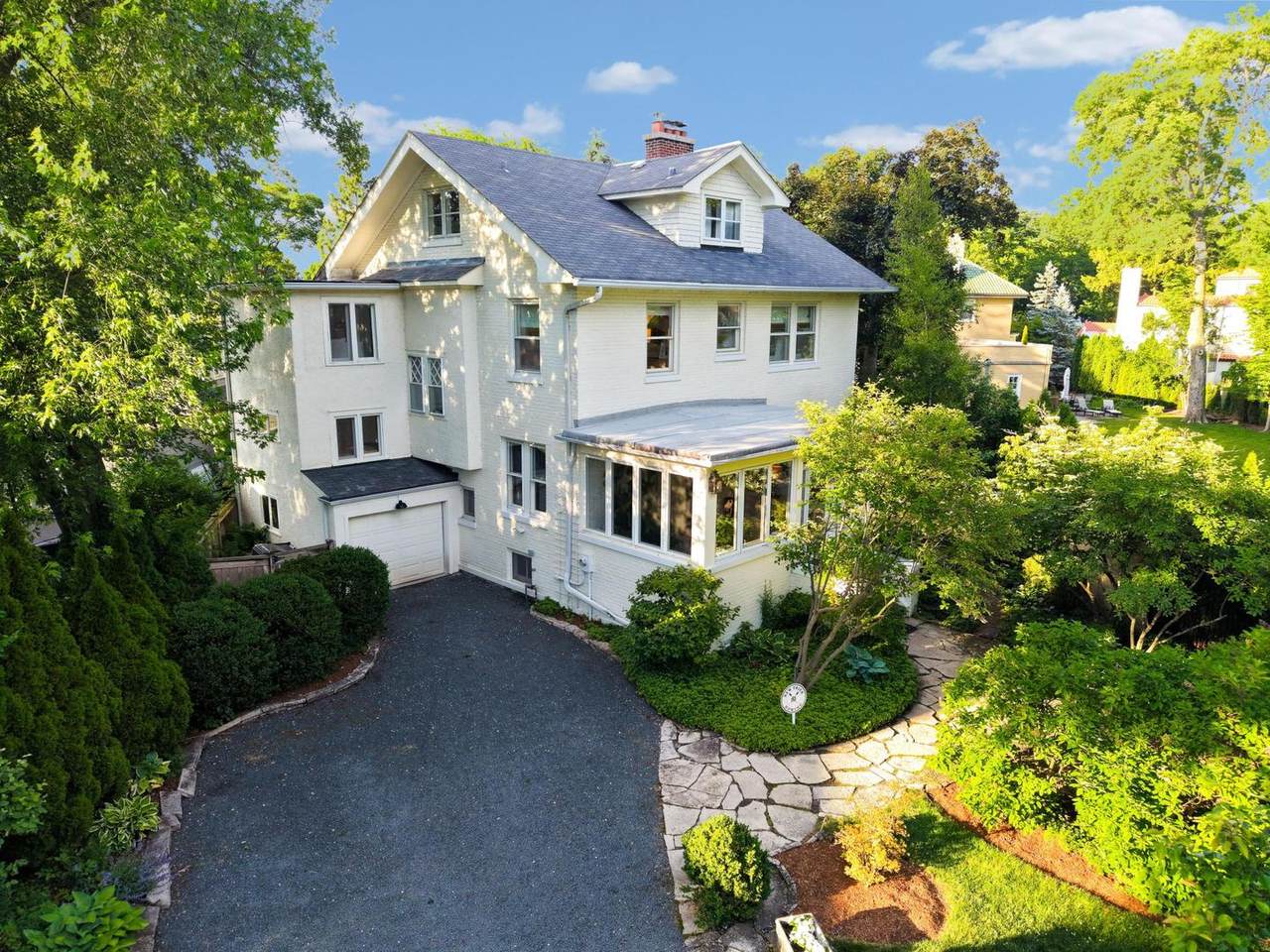 325 Oxford Road - Photo 1