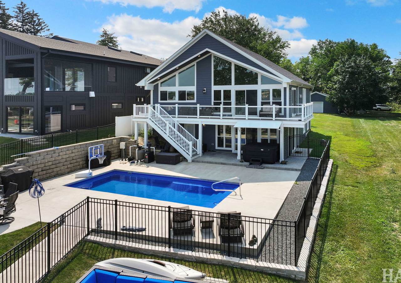 42813 Woodbine Avenue - Photo 1